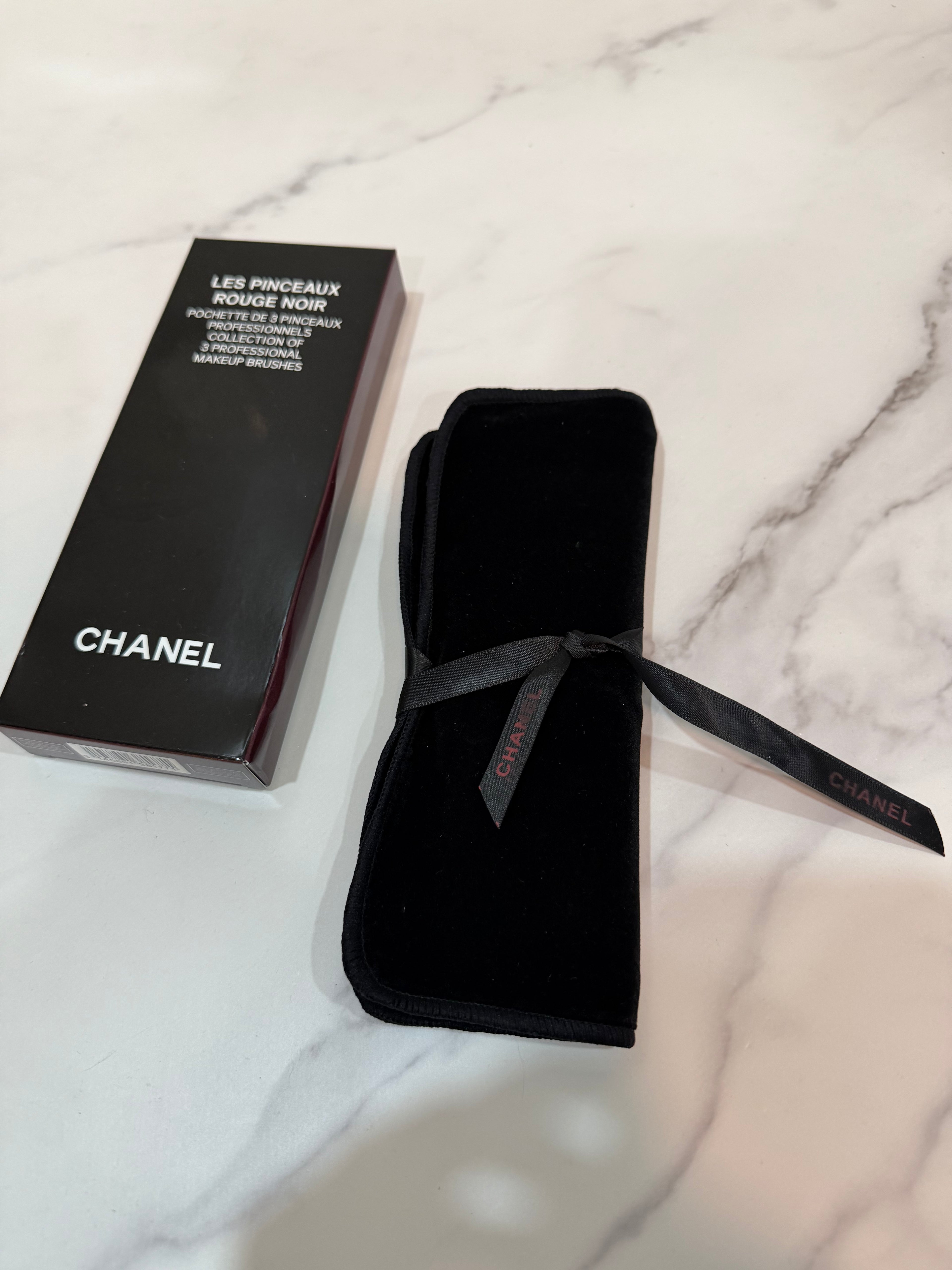 CC Les Pinceaux Rouge Noir – 3-Piece Makeup Brush Set