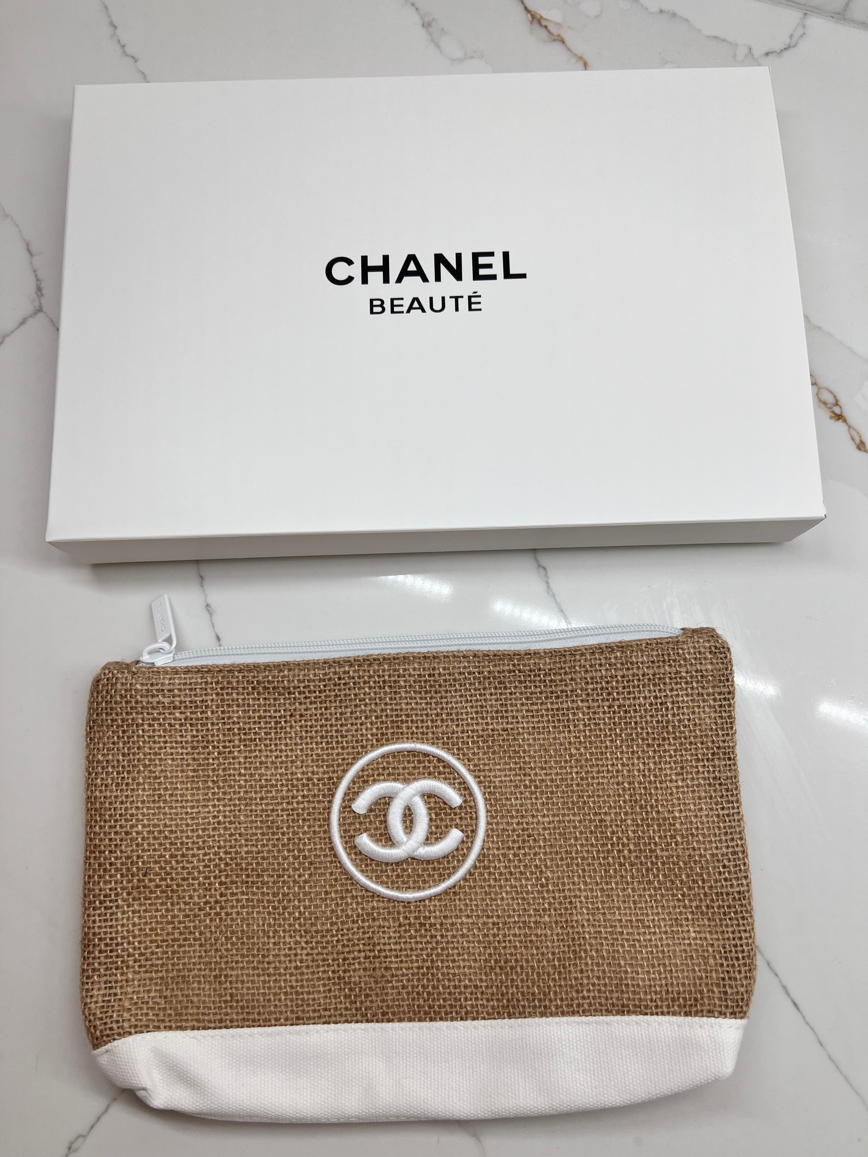 White Raffia Pouch